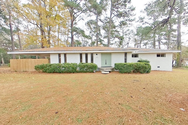 single story home with a front yard