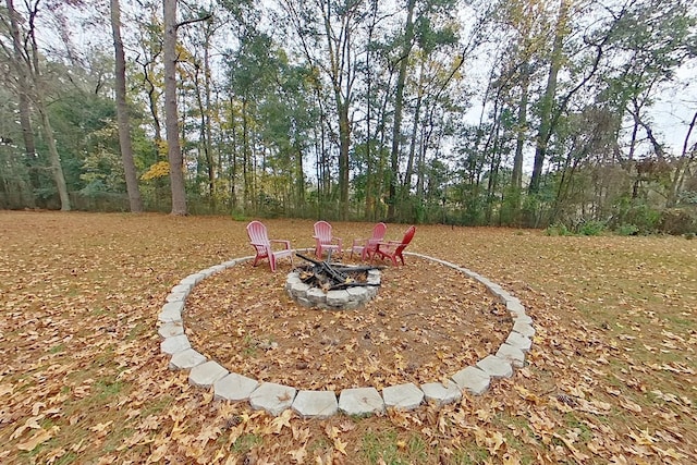 view of yard featuring an outdoor fire pit