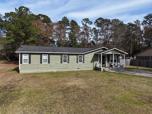 manufactured / mobile home featuring a porch and a front yard