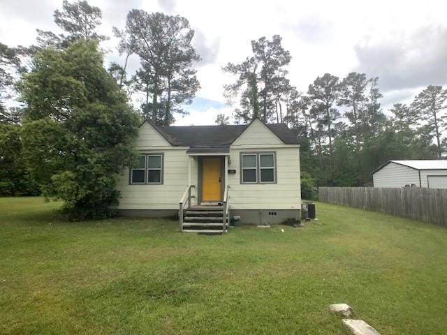 view of front of home featuring crawl space, fence, a front lawn, and central AC