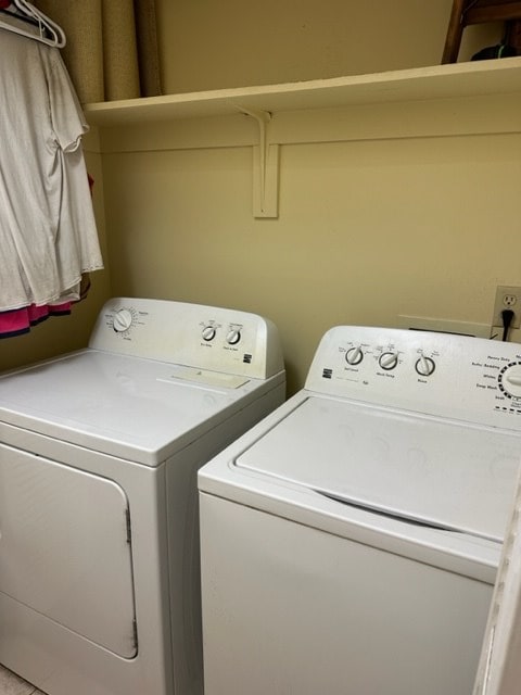 laundry room featuring independent washer and dryer