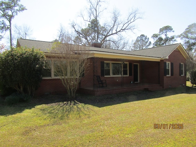 view of front of house with brick siding and a front yard