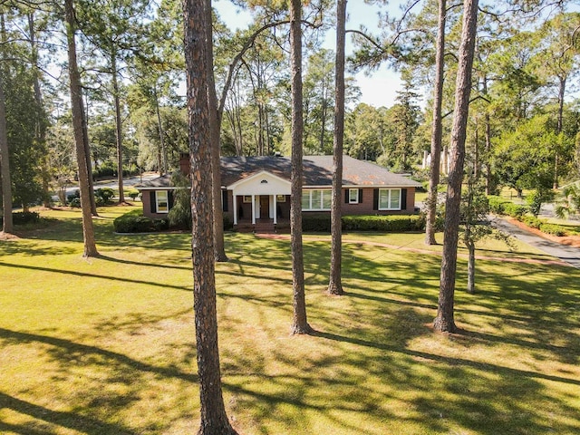 single story home with a front lawn