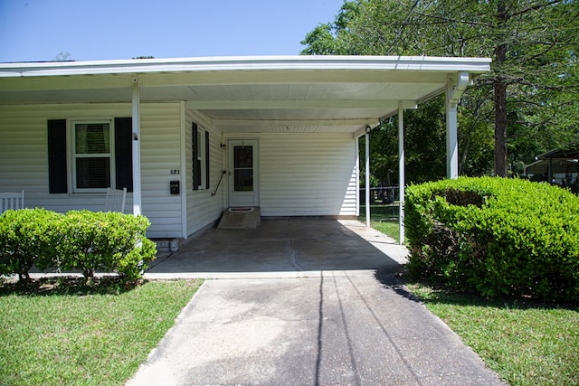 view of front facade with an attached carport and concrete driveway