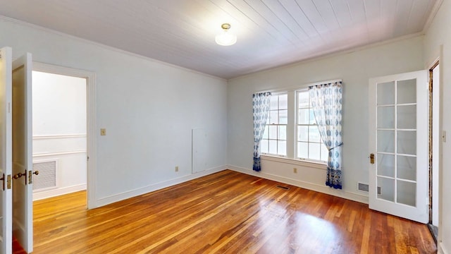 unfurnished room with crown molding and light hardwood / wood-style flooring