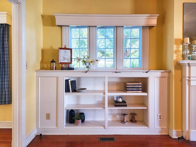 room details featuring hardwood / wood-style floors