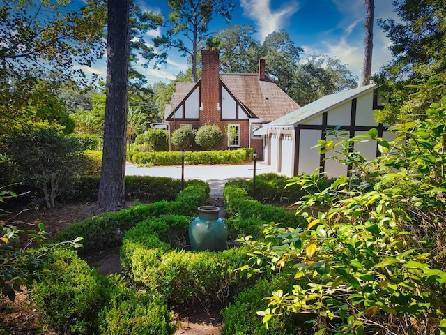 view of yard with a garage