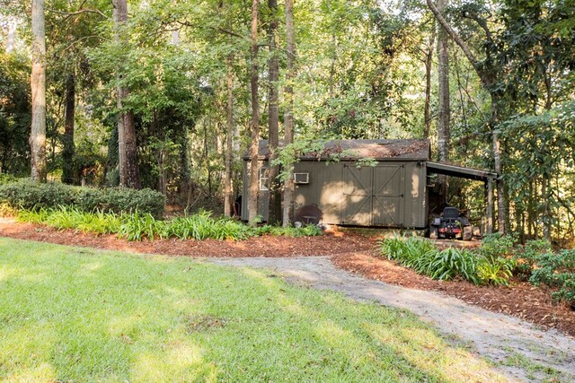 view of yard with a carport and an outdoor structure