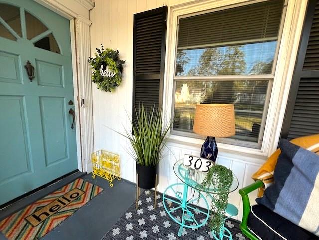 303 Glenwood Dr, Thomasville, GA 31792 - view of exterior entry with a porch