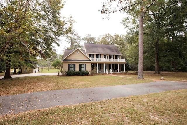 view of front of property featuring a front lawn and a porch