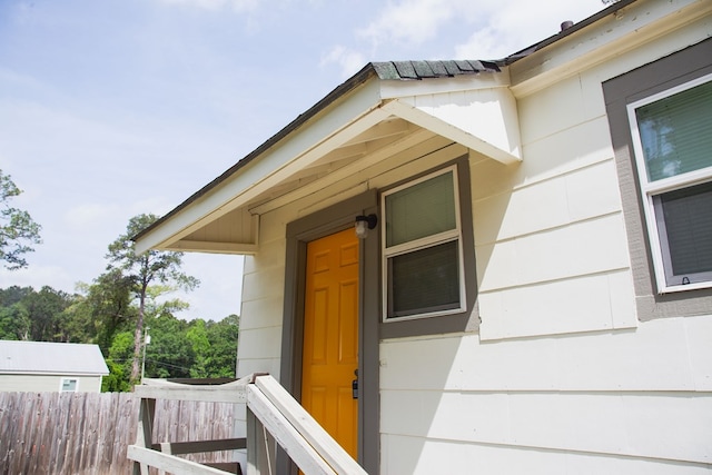 103 SW Weyt Ave, Cairo, GA 39828 - view of exterior entry featuring fence