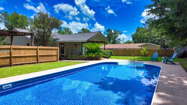 193 E Live Oak Cir, Thomasville, GA 31792 - view of swimming pool featuring a patio