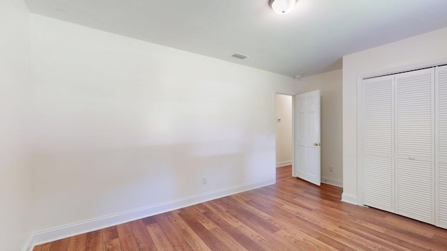 193 E Live Oak Cir, Thomasville, GA 31792 - unfurnished bedroom featuring light wood-style flooring and a closet