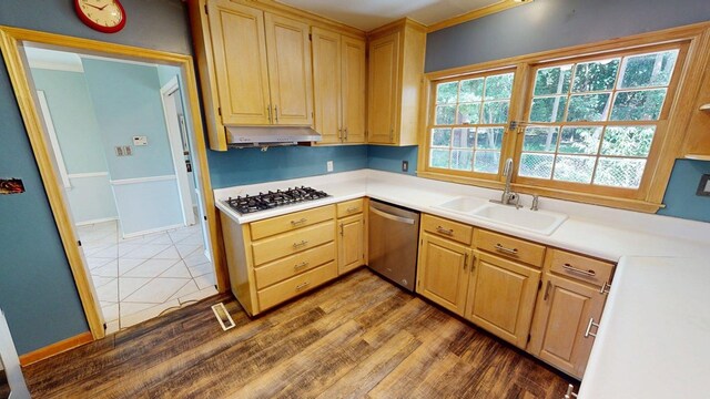 610 Partridge Dr, Thomasville, GA 31792 - kitchen featuring dishwasher, a sink, gas cooktop, under cabinet range hood, and light brown cabinetry