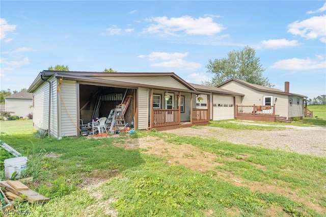 view of front of property featuring a front lawn and covered porch