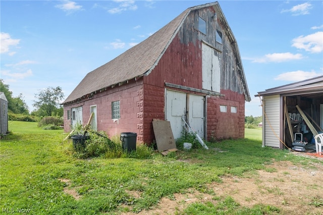 exterior space featuring a yard