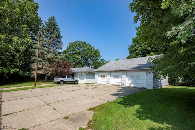 ranch-style house with a front yard