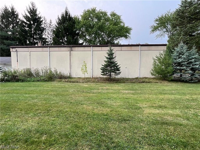 view of yard with an outbuilding and an outdoor structure