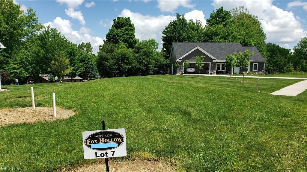 10912 Fox Den Cir, Garrettsville, OH 44231 - photo 2