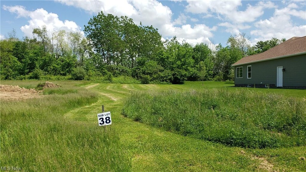 8454 Eagle Creek Dr, Garrettsville, OH 44231 - photo 2
