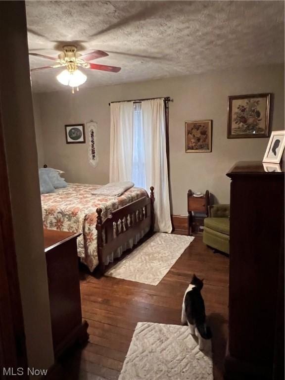 911 Grandview Ave, New Matamoras, OH 45767 - bedroom featuring a ceiling fan, a textured ceiling, and wood finished floors