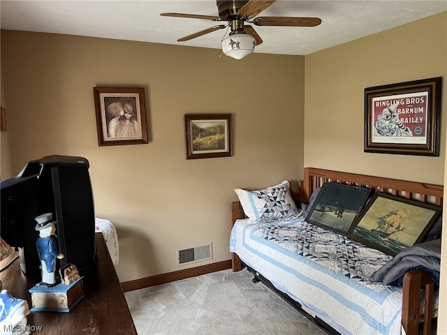 bedroom featuring carpet flooring, a textured ceiling, and ceiling fan