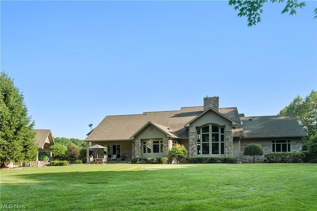 view of front of house featuring a front yard