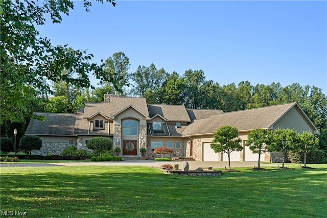 view of front of property with a front lawn