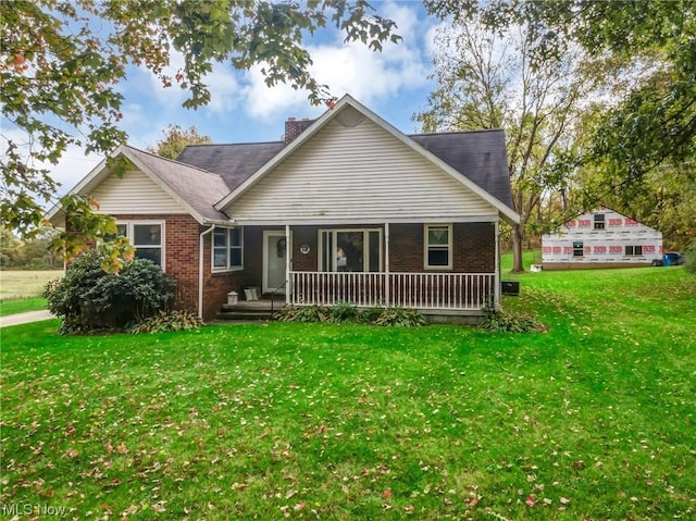 view of front of house with a front lawn