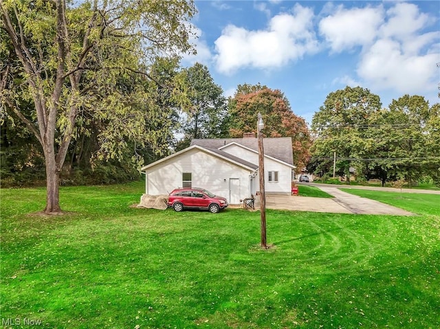 view of side of property featuring a lawn