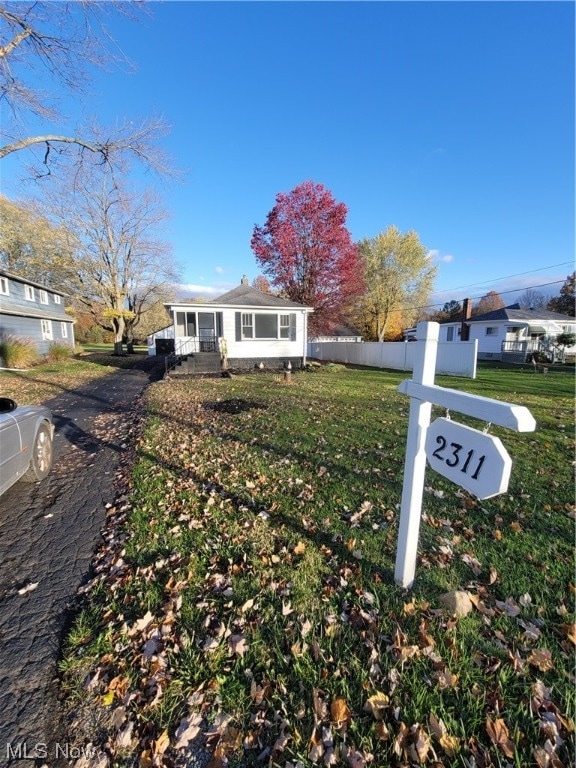 view of front of property with a front lawn