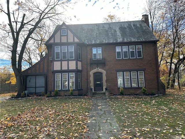 view of front facade featuring a front yard