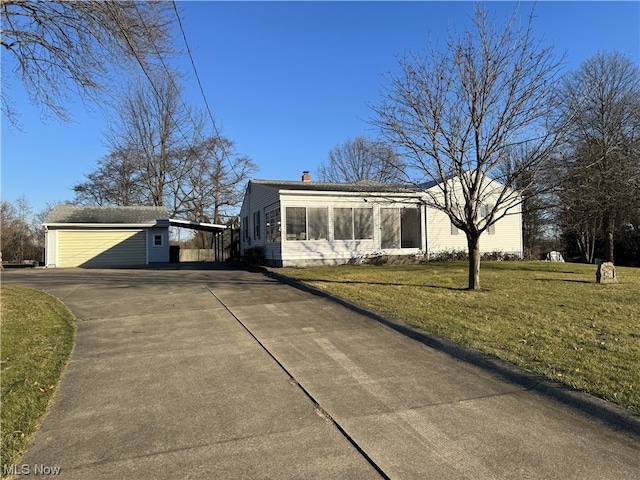 view of front of property with a carport and a front yard