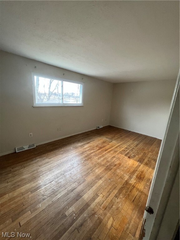 332 Parkway Dr, Eastlake, OH 44095 - photo 4