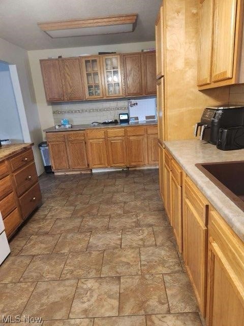 1233 Hulett Ave, Eastlake, OH 44095 - kitchen with backsplash