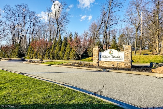 view of community / neighborhood sign