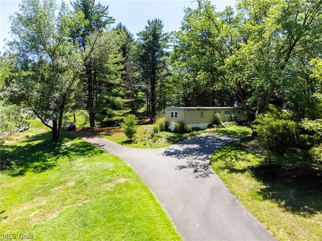 view of front of house featuring a front yard