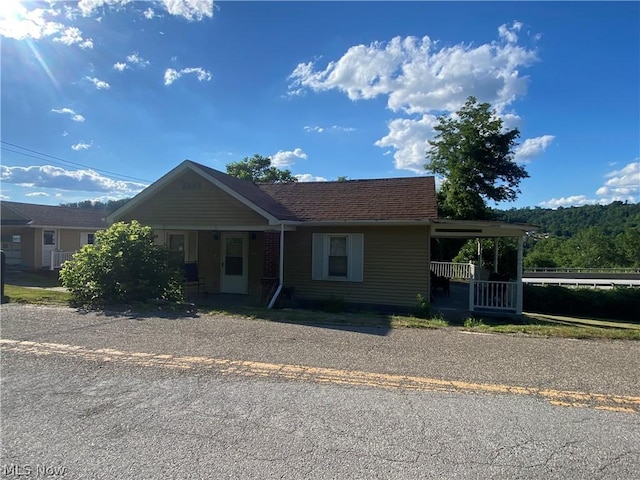 single story home with a porch