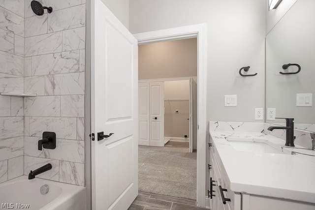 bathroom with vanity and tiled shower / bath