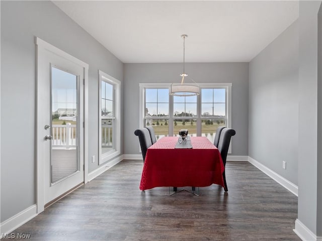 dining space featuring a wealth of natural light, dark wood-style flooring, and baseboards