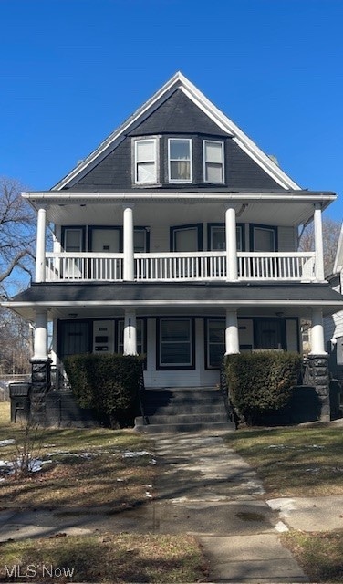 view of front of property with a balcony