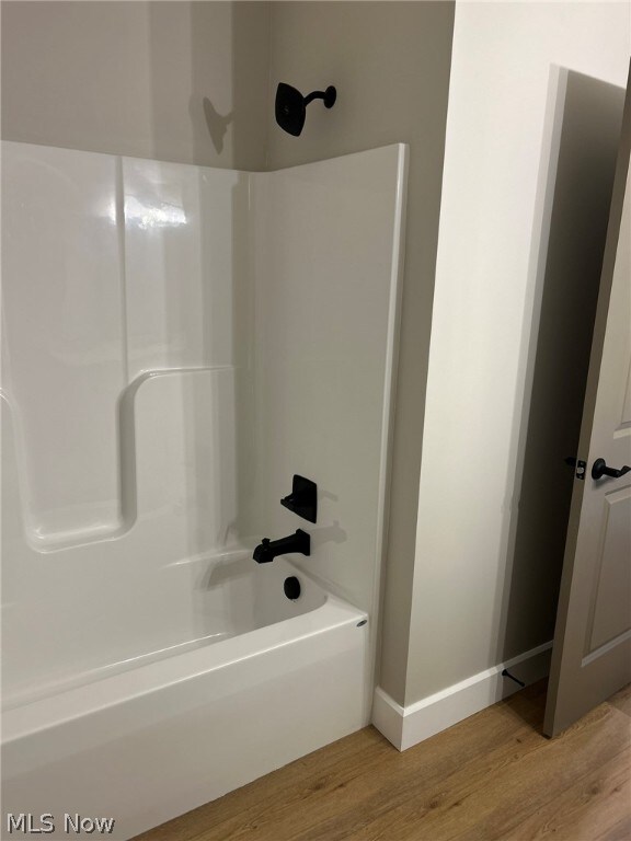 944 Queen Anne Dr NW, Massillon, OH 44647 - bathroom featuring wood-type flooring and shower / bathtub combination