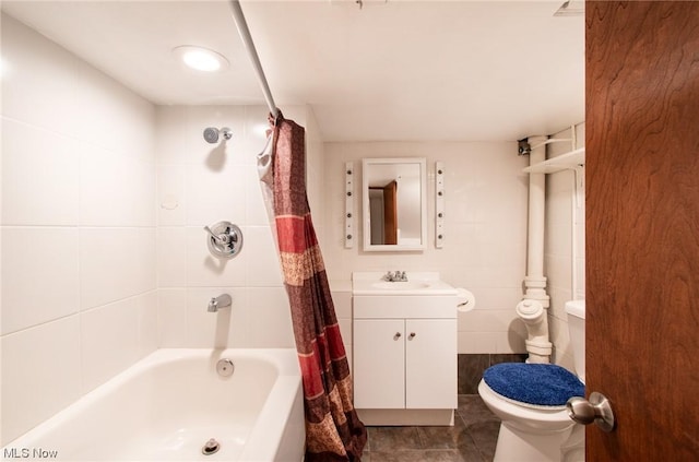 full bathroom featuring shower / bath combo with shower curtain, vanity, and toilet