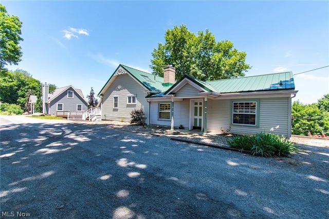 view of front of property