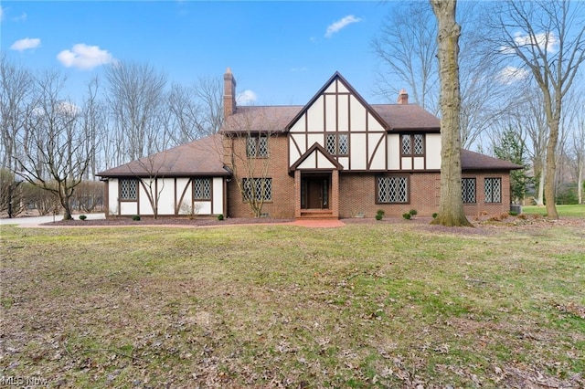 back of house featuring a lawn