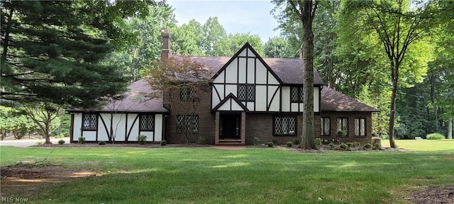 view of front of home with a front lawn