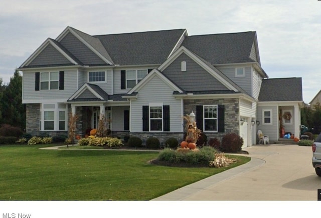 craftsman-style house featuring a front yard