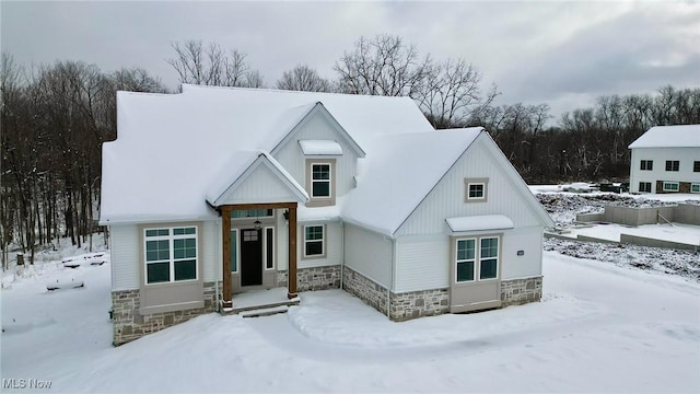 view of modern farmhouse style home