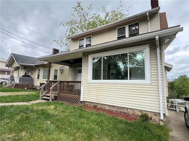 view of front facade with a porch and a front yard