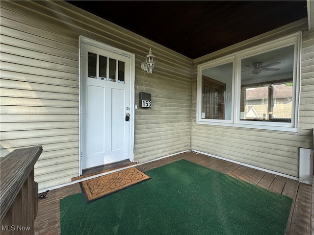 entrance to property featuring covered porch